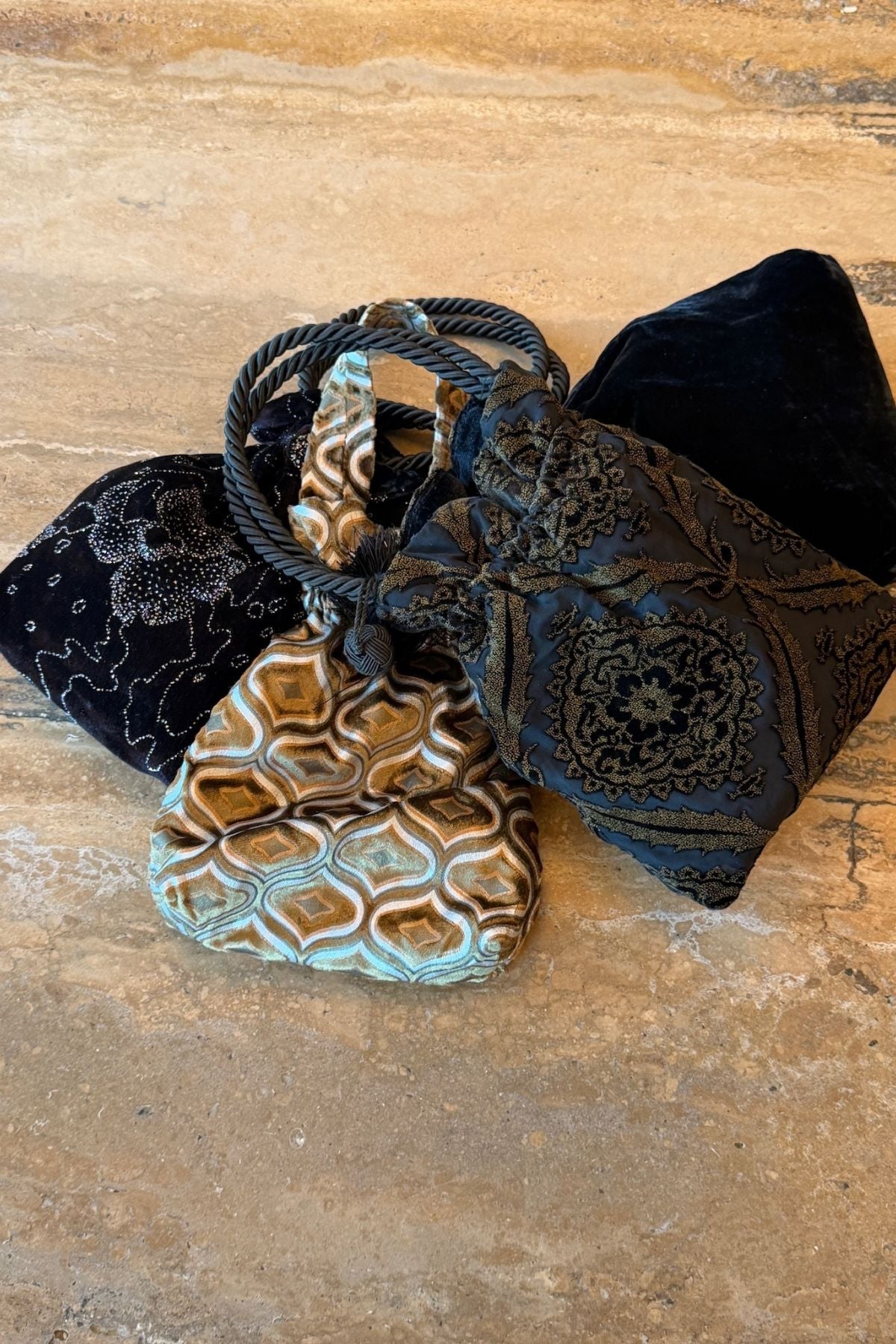 NEW YORK POUCH